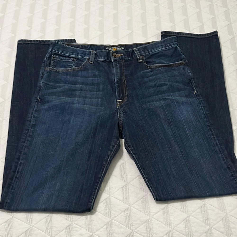 Mens Lucky brand jeans.